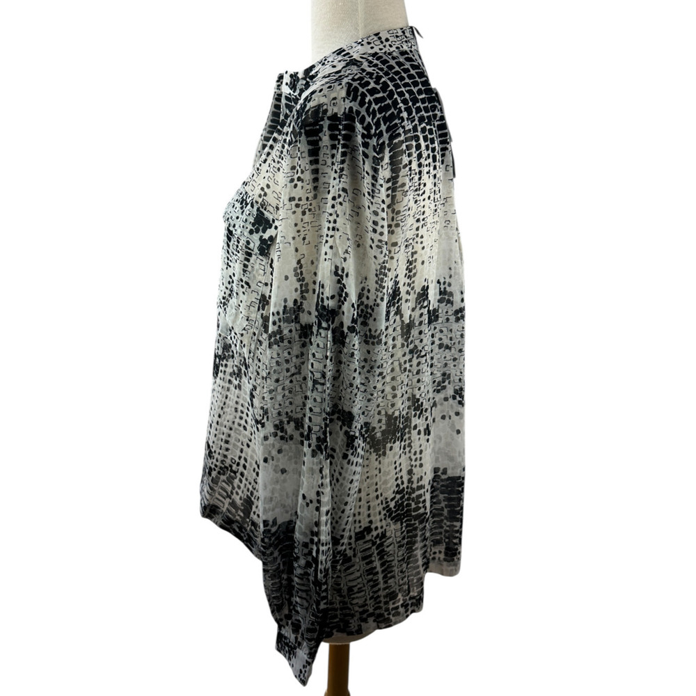 NWT White House Black Market Long Sleeve Soft Shirt Abstract Reptile WHBM Small - Picture 11 of 16